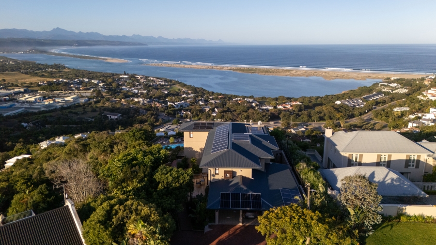 7 Bedroom Property for Sale in Bowtie Western Cape